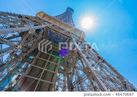 Beautiful eiffel tower landmark of parisian hotel and resort in macau city 46470687