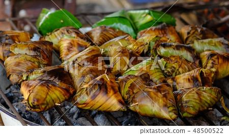 Toast sticky rice. 48500522