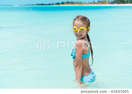 Cute little girl at beach during summer vacation 63683005