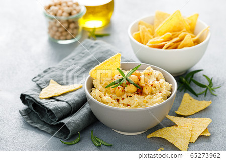 Homemade chickpea hummus with chips 65273962