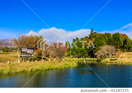 Autumn scenery of Myojin Pond Water Park [Minamiaso Village, Aso County, Kumamoto Prefecture] 65297275