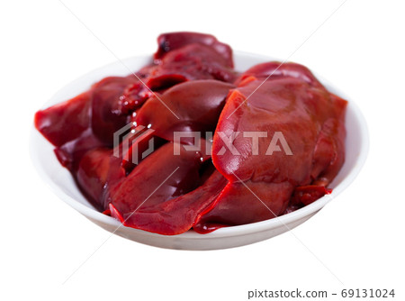 Raw rabbit liver 69131024