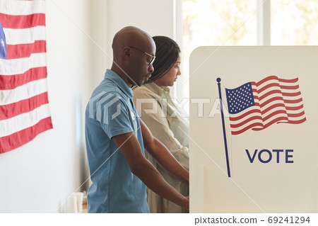 African-American People Voting in USA 69241294