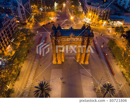 Panoramic view of Barcelona with Triumphal Arch 80721806