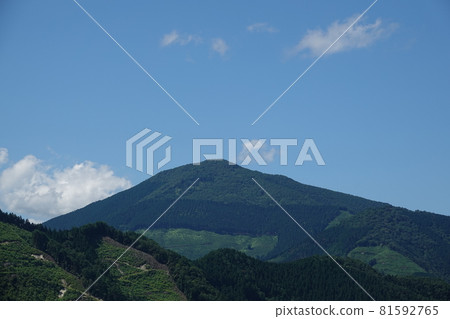 Mt. Kunimi towering in the blue sky 81592765