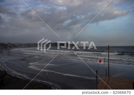 Rough waves approach Katase Higashi beach 82066670