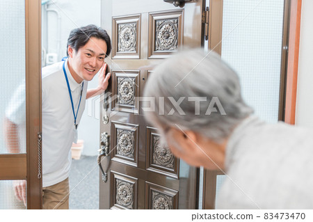 A man visiting an elderly housing 83473470