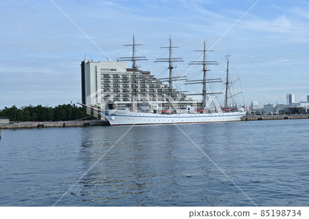 From "Nippon Maru" and "Kaiwo Maru" Meriken Park anchored at Kobe Port 85198734