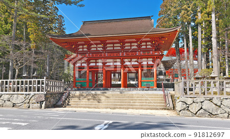 [Koyasan Danjo Garan Chumon] (High resolution version) Koyasan, Koya-cho, Ito-gun, Wakayama Prefecture 91812697