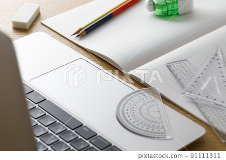 Laptops and stationery 91111311