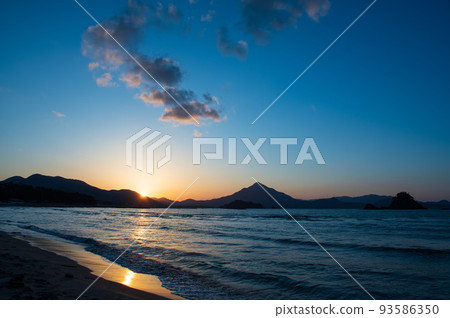 Evening view of Mt. Aoba from Wakasa Takahama, Fukui Prefecture 93586350