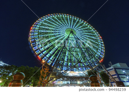 Night view of the illuminated Tempozan Giant Ferris Wheel [Minato Ward, Osaka City] 94498239