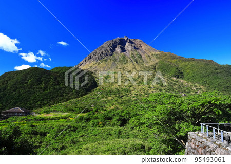 [Nagasaki Prefecture] Mt. Unzen in fine weather (Heisei Shinzan) 95493061