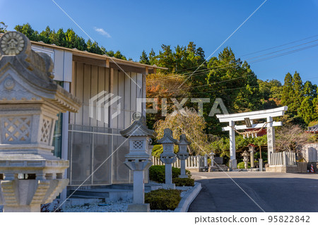 Kinjamizu Shrine Torii 95822842