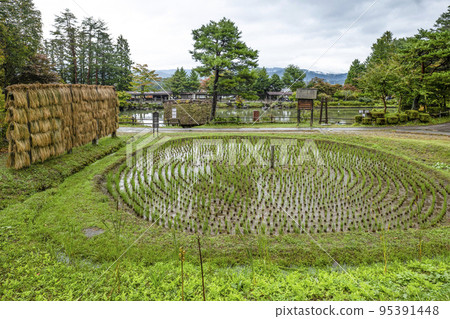 Hida no Sato (rainy weather) Kurumada in autumn 95391448