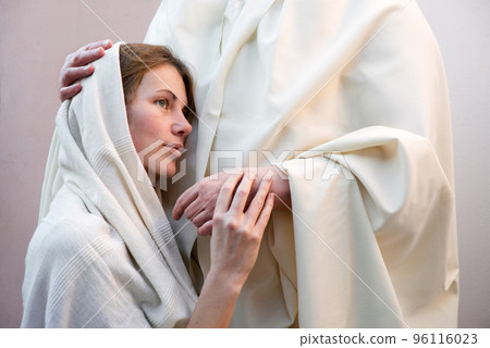 Jesus hugging a praying woman 96116023