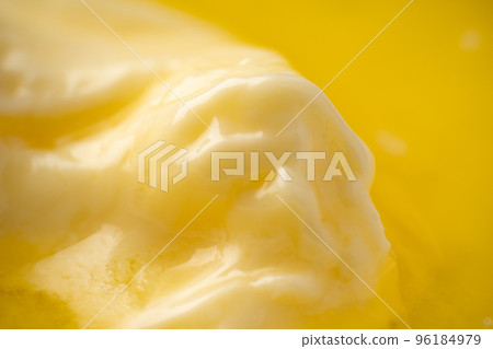 melted butter 96184979