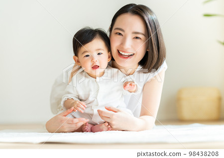 Baby and young mom 98438208