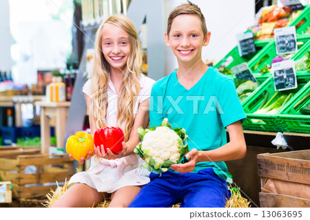 Children grocery shopping in corner shop 13063695