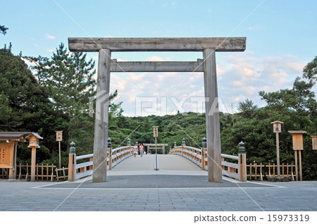 Ise Uchimiya Uji Bridge and torii 15973319