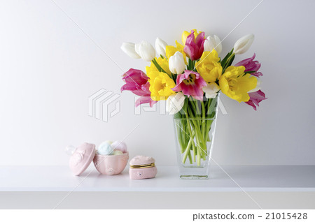 White background and three color tulips and vessels 21015428