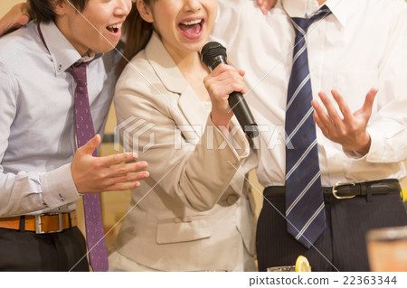 Japanese men and women returning from companies that are excited with karaoke 22363344