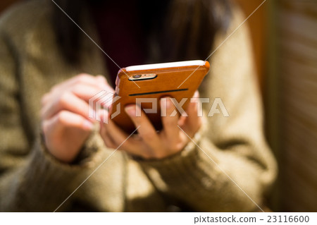 Woman use of mobile phone 23116600