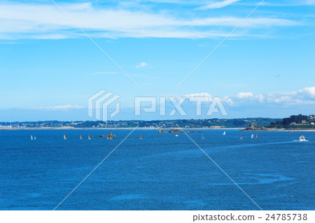 Overlooking the ocean from the coast of the rosy granite of Plumanac in the Brittany region 24785738