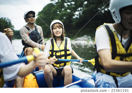 Men and women enjoying rafting 25361191