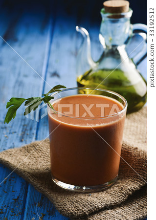 gazpacho, spanish cold tomato soup 33192512