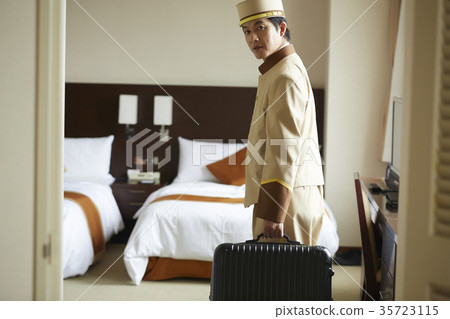 Men working at a hotel 35723115