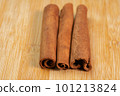 Cinnamon sticks on a wooden background. Fragrant cinnamon seasoning close-up. Spices with cinnamon. Food cooking video concept. ingredients for warm wine, mulled wine 101213824