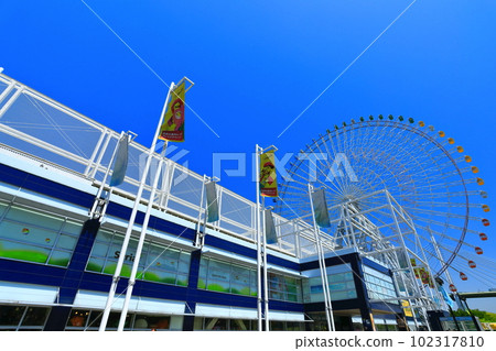 [Osaka Prefecture] Sunny weather at Tempozan, Osaka port 102317810