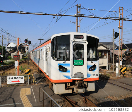 Ichibata Train Series 7000 train arriving at Kawaato Station 103568882