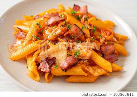 stir-fried penne pasta with kimchi and bacon 103863611