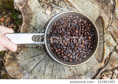 Camp coffee Roasting coffee beans outdoors 103961865