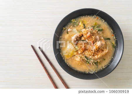 Sukiyaki Soup with Pork in Thai Style 106030919