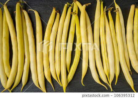 Yellow French Beans, Raw String Beans Pile, Fresh Wax Bean Pods 106395312