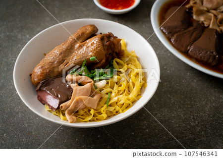 Egg noodles served dry with braised duck 107546341