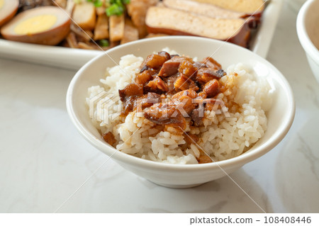 Braised pork rice Taiwanese-style meat soboro bowl roulow fan 108408446