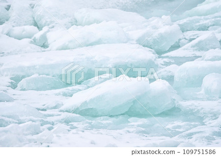 Drift ice in the Sea of Okhotsk, Hokkaido in winter 109751586