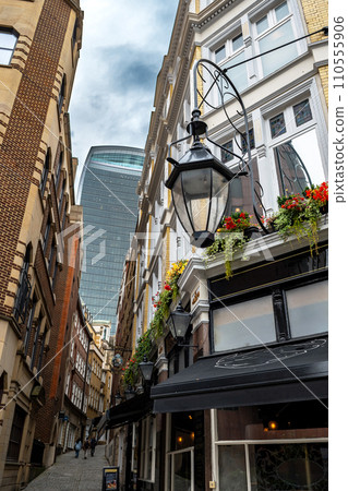 Narrow Alley With Old Pub And View To 20 Fenchurch Tower (Walkie Talkie) In The Finance District Of London, United Kingdom 110555906