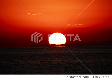 The Daruma sun rises from Cape Muroto 110319944