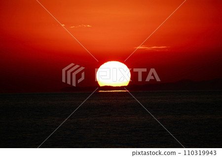 The Daruma sun rises from Cape Muroto 110319943