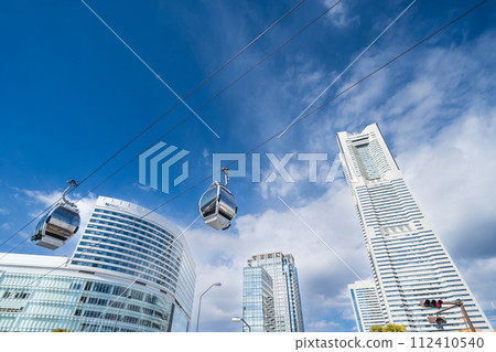 "Kanagawa Prefecture" Blue sky and urban ropeway Minato Mirai 112410540