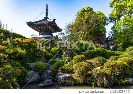 [Saikoku Thirty-three Temples] No. 21 Anou-ji Temple, Enno-in Garden in early summer, Kameoka City, Kyoto Prefecture 112685745