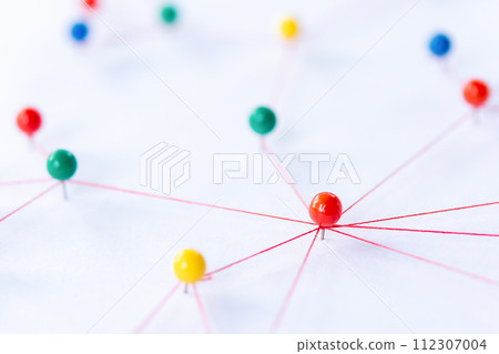 Linking entities, Blockchain, social media, Communications Network, The connection between the two networks. Network simulation on paper linked together by yarn 112307004