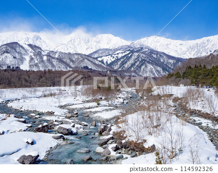 The Northern Alps in midwinter and a clear sky, Hakuba Village, Nagano Prefecture 114592326