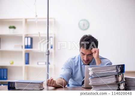 Young male employee suffering at workplace 114020048