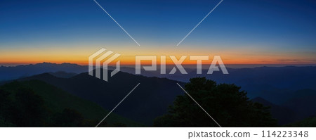 Panoramic view of a fantastic sunset from Mt. Hijigatake on Mt. Odaigahara 114223348